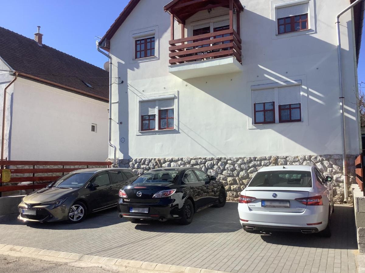 Ezuest Boroka Apartman Erlau Exterior foto